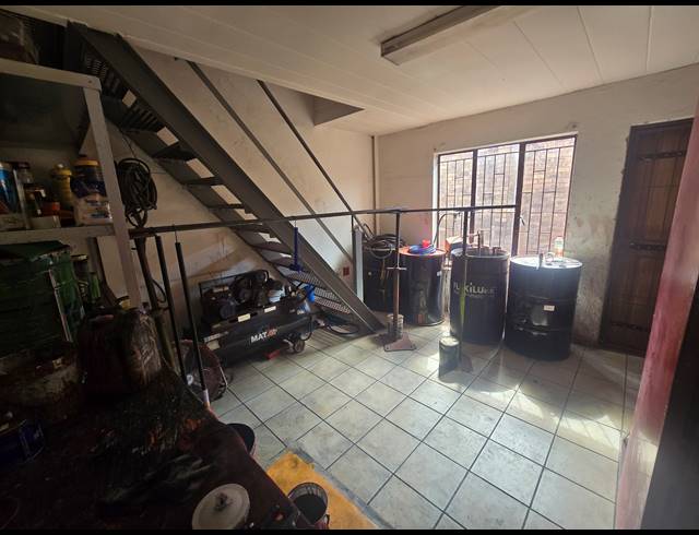 550M² WAREHOUSE TO LET IN ANDERBOLT
